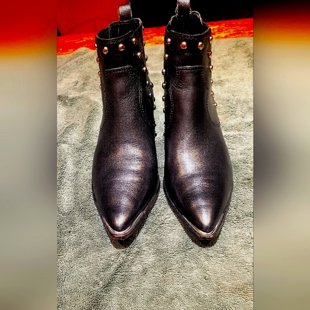 Boots Mark Jacob's size 6.5 gently warn studded boots. Black leather